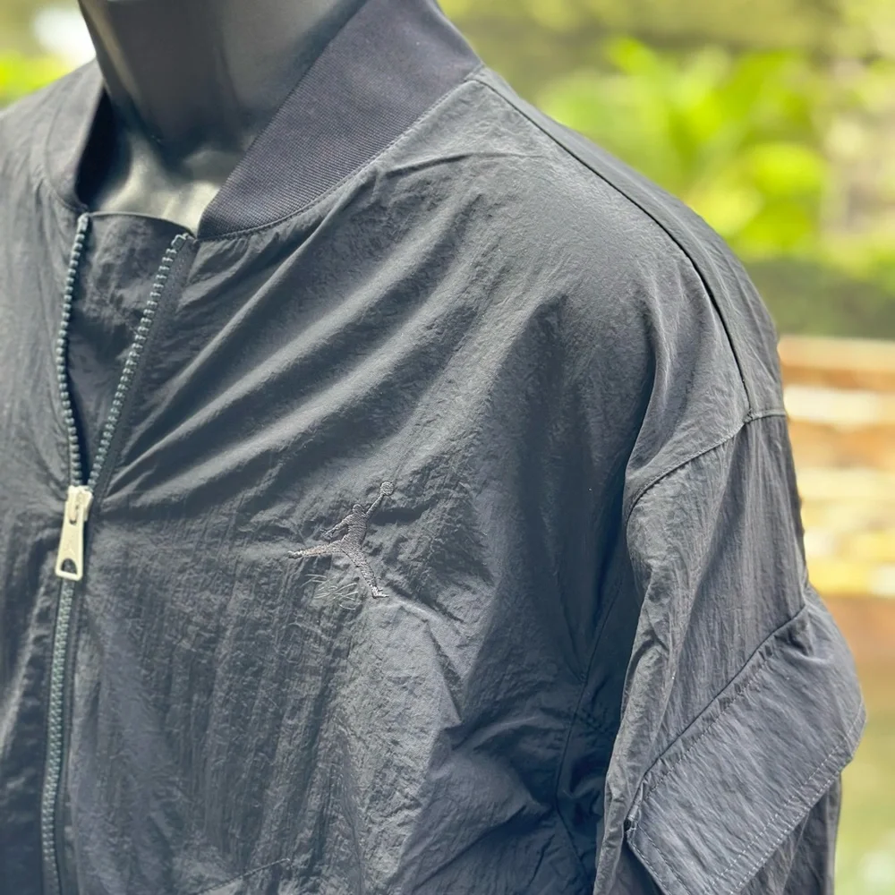 JORDAN‎ RENEGADE ESSENTIALS LIGHTWEIGHT JACKET FN4623-010